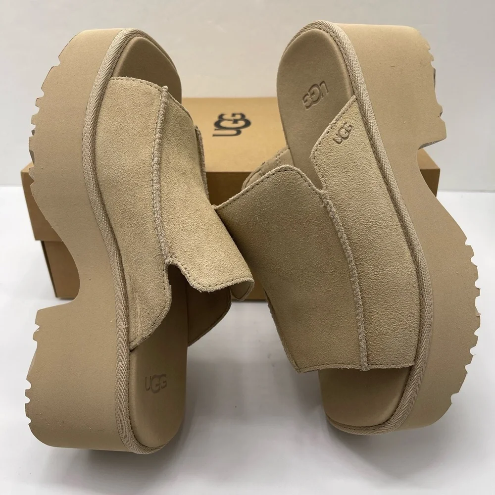 UGG Tan Platform Slide Sandals UGG
W / 1167476
W NEW HEIGHTS SLIDE MDSD
Mustard - Picture 9 of 16